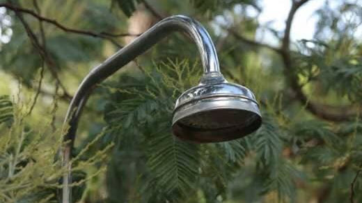 Pourquoi abandonner son gel douche pour passer au savon solide ?