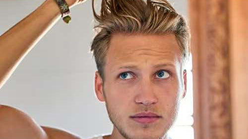 Comment lutter contre les cheveux gras ?