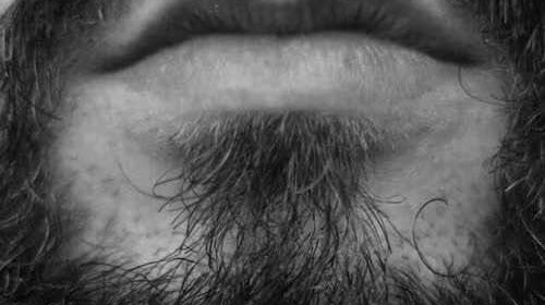 Que faire si j’ai la barbe qui gratte ?