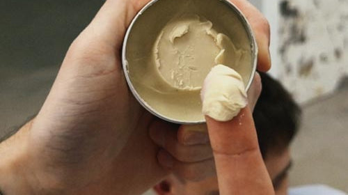 Pourquoi choisir une cire coiffante pour ses cheveux ?