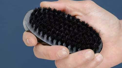 Pourquoi choisir une brosse en poils de sanglier ?