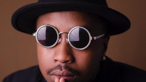 La routine d’entretien de la moustache.