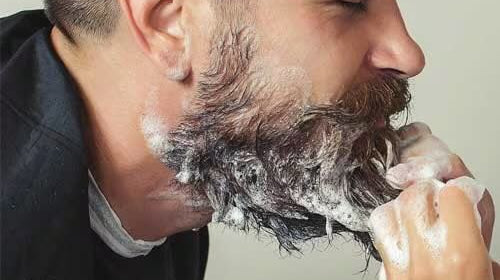 Pourquoi se laver la barbe avec un shampoing pour barbe ?