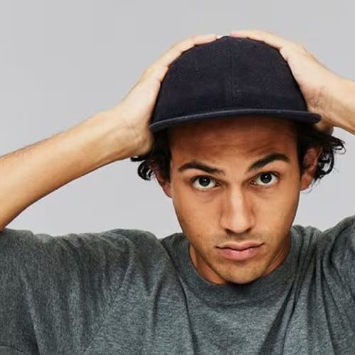 Casquette et calvitie : y a-t-il un lien ?