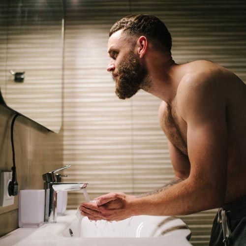 Gommage de la barbe : les bienfaits de l’exfoliation.